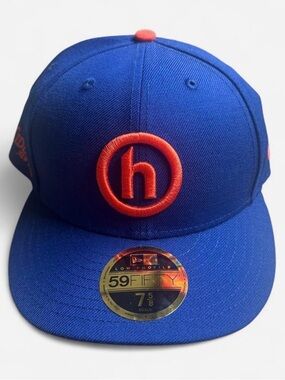 NEW HIDDEN NY X NEW ERA H LOGO
59FIFTY LOW PROFILE FITTED HAT SIZE 7 5/8
BLUE/OR